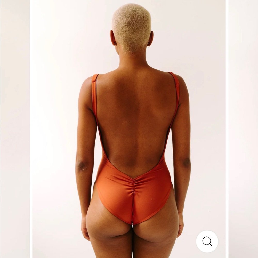 LONDRE Bodywear The Minimalist One Piece Suit in Sculpting Clay, size XS Classic